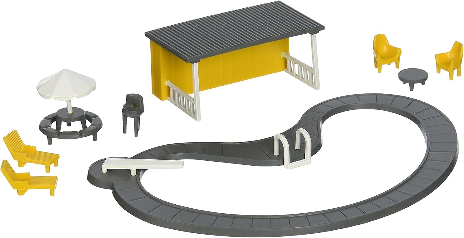 Bachmann Swimming Pool w/Accys