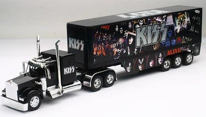 New-Ray 1/32 Kenworth W900 Kiss Rock Band Tractor Trailer (Die Cast)