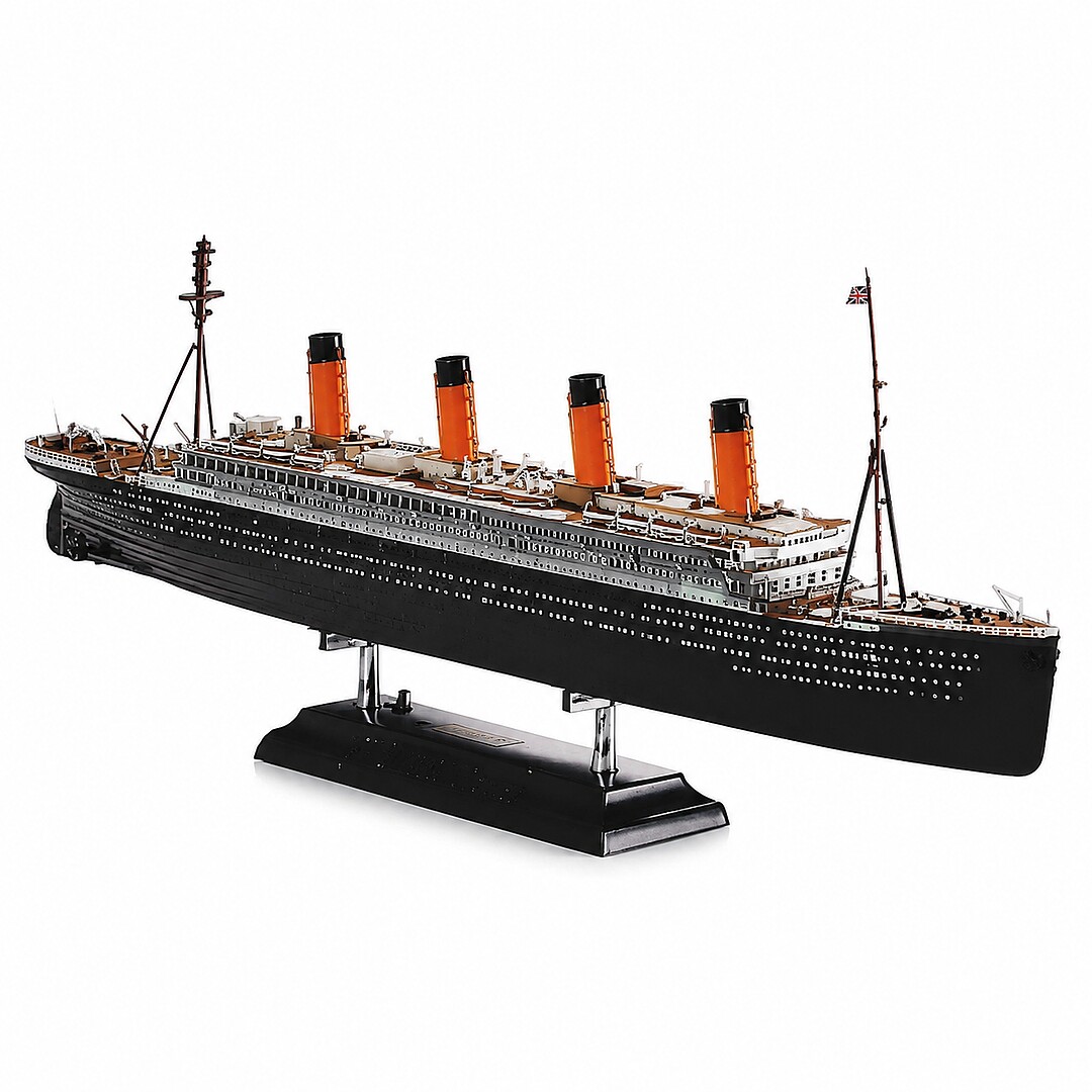 ACADEMY R.M.S. TITANIC プラモデル Academy R.M.S. Titanic with Led Set
